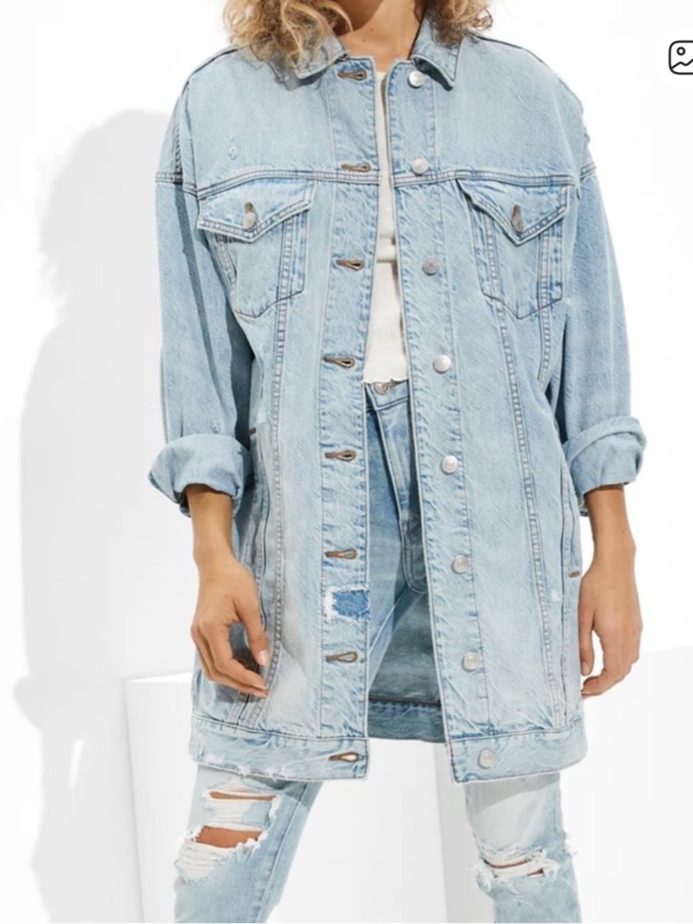 American Eagle Oversized Boyfriend
Denim Jacket